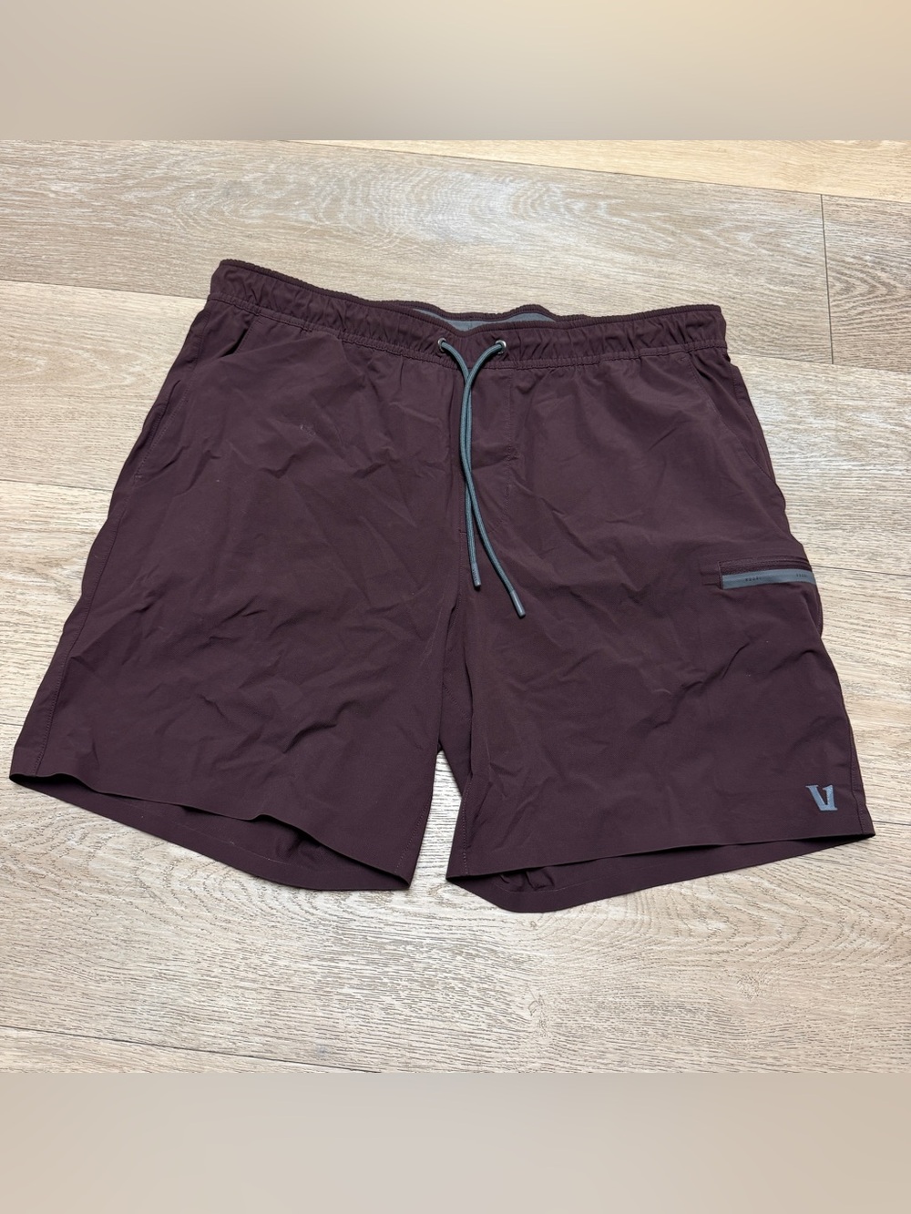 Vuori Grafton Unlined 7” Shorts Raisin V3035 Large Excellent Condition